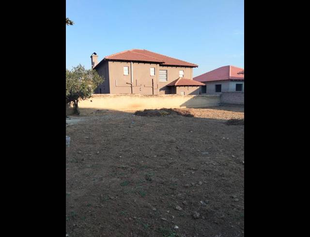 LAND FOR SALE IN FOURWAYS